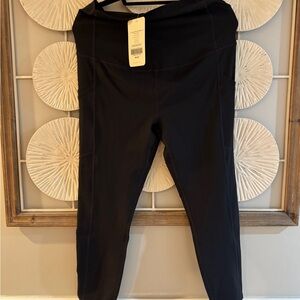 NWT Fabletics Maternity 7/8 Leggings Size L